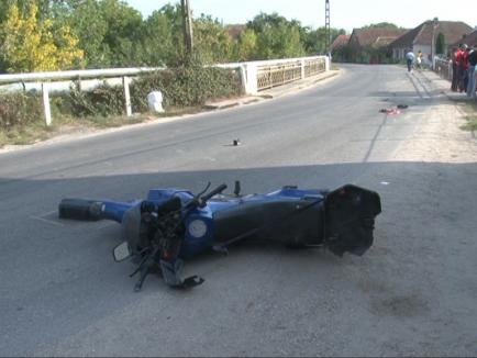 Motociclist mort, după ce s-a lovit de un cap pod şi a zburat peste balustradă (FOTO)